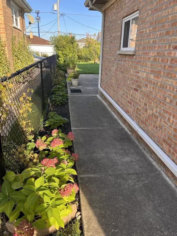 Niles, IL 60714,8637 N Ozanam Avenue