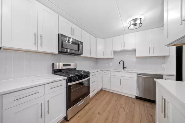 Hickory Hills, IL 60457,9143 S Roberts Road #6