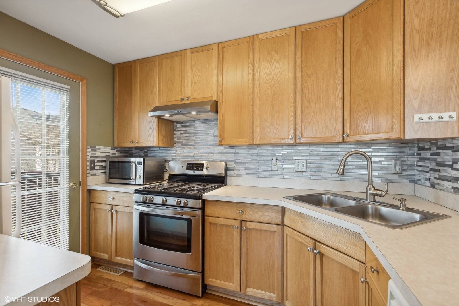 Woodstock, IL 60098,1093 Castleshire Drive