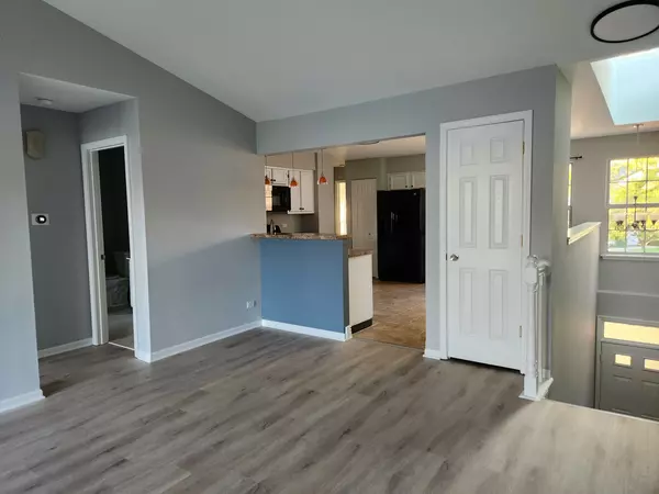 Streamwood, IL 60107,746 W Streamwood Boulevard #B