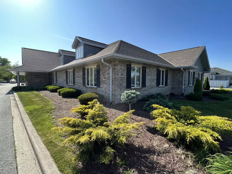 7512 S County Line Road #3, Burr Ridge, IL 60527