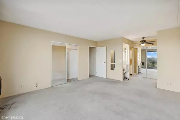 Niles, IL 60714,9078 W Heathwood Drive #4K