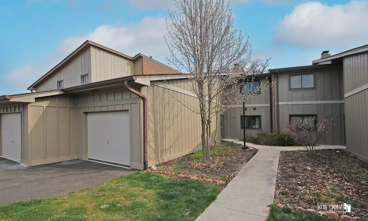 Warrenville, IL 60555,29W391 Emerald Green Drive #32-E