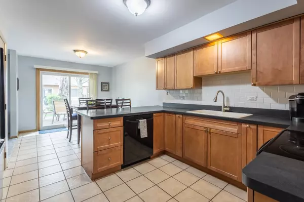 Arlington Heights, IL 60004,1605 N Arlington Heights Road #D