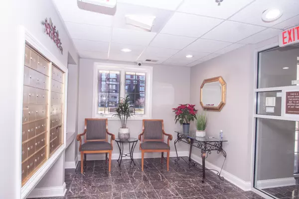 Niles, IL 60714,7041 W Touhy Avenue #507