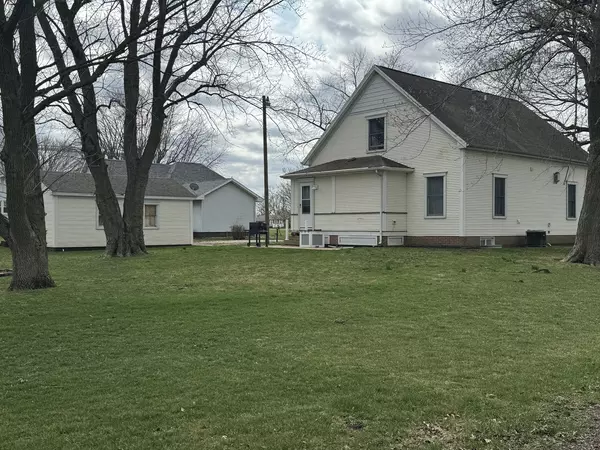 Wapella, IL 61777,518 N Oak Street