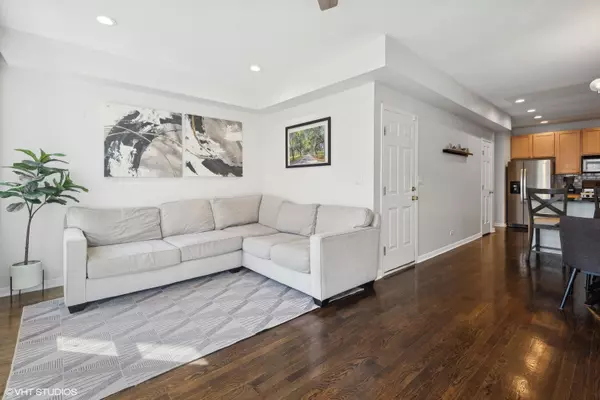 Chicago, IL 60657,3510 N Reta Avenue #3