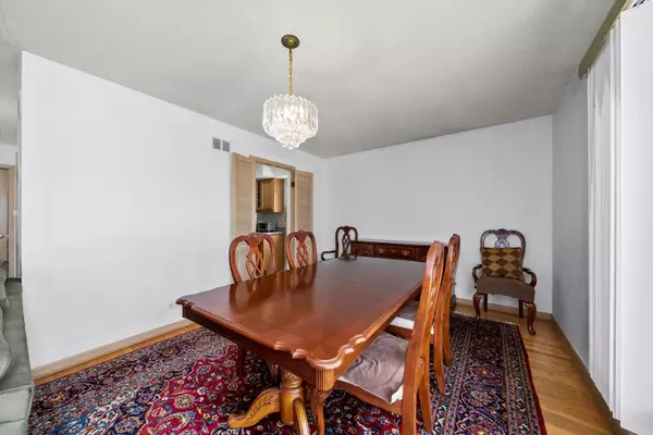 Niles, IL 60714,8807 N Ozanam Avenue