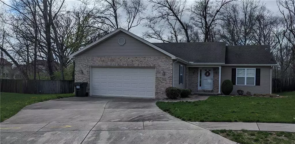 Charleston, IL 61920,965 Briarwood Court