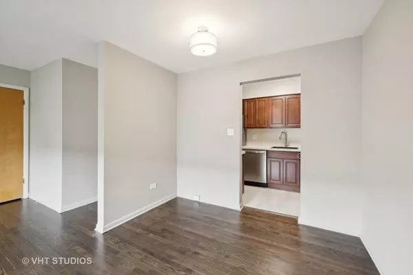 Oak Park, IL 60302,407 Wesley Avenue #5