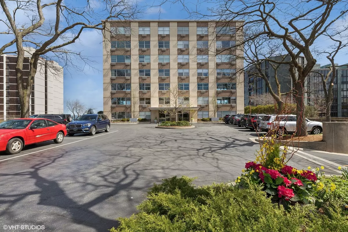 Wilmette, IL 60091,1440 Sheridan Road #301