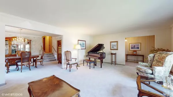 Western Springs, IL 60558,5225 Clausen Avenue