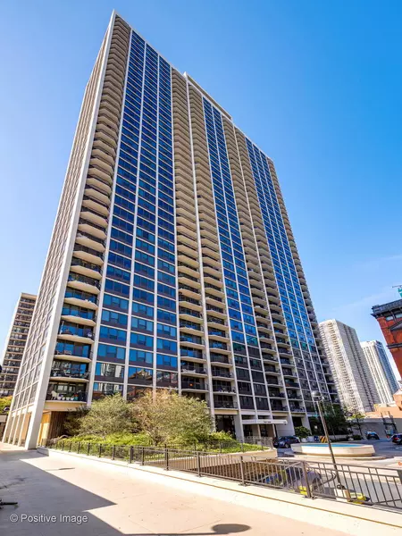 1560 N Sandburg Terrace #2403J, Chicago, IL 60610