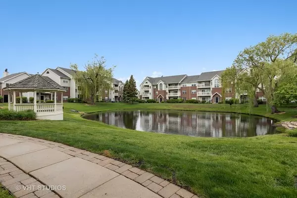 41 Kensington Circle #303, Wheaton, IL 60189