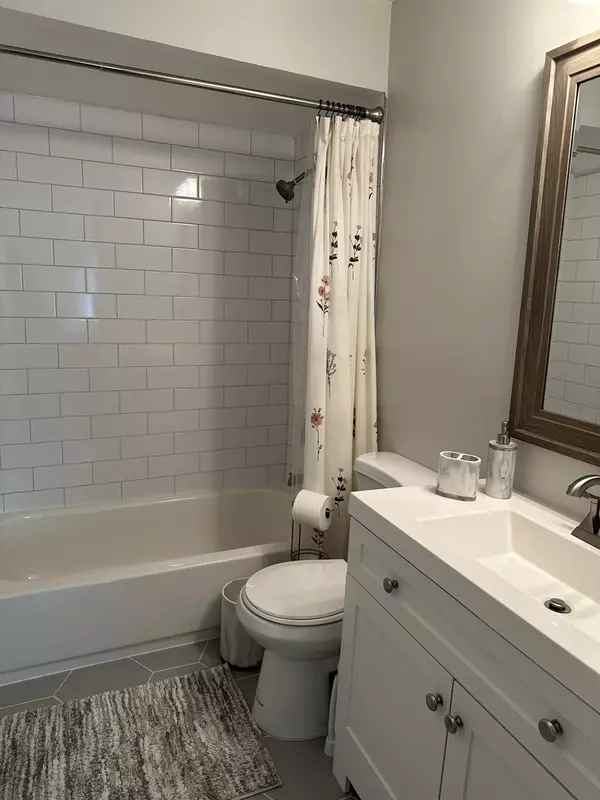 Glenview, IL 60025,1104 Castilian Court #206