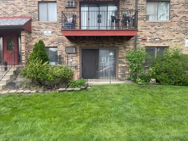 Alsip, IL 60803,11810 S Komensky Avenue #102