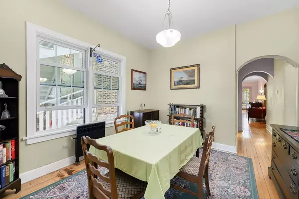 1124 W Addison Street Chicago, IL 60613