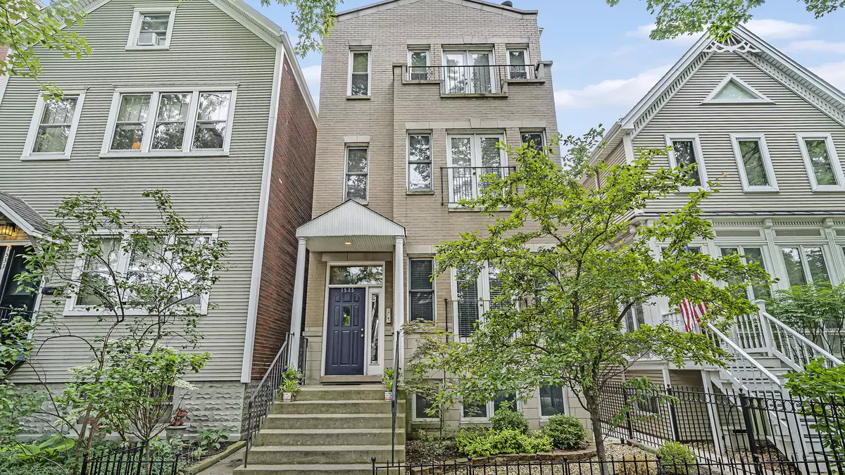 Chicago, IL 60657,1535 W Oakdale Avenue #3