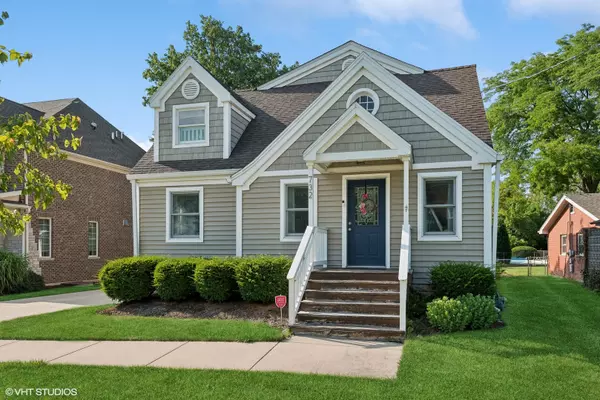 15W732 Lexington Street,  Elmhurst,  IL 60126