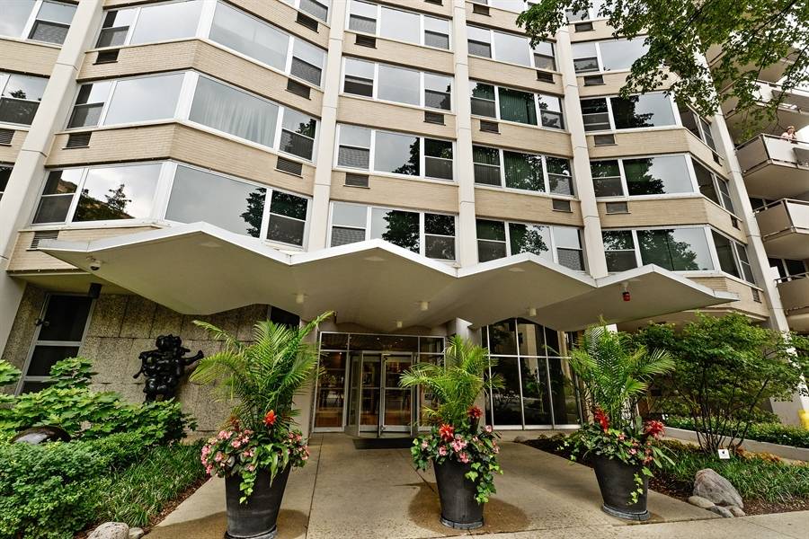 Chicago, IL 60657,555 W Cornelia Avenue #1703