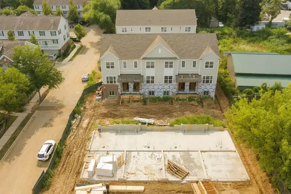 Des Plaines, IL 60016,184 N East River Road