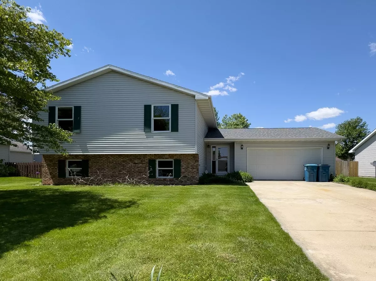 Hudson, IL 61748,712 Platt Way