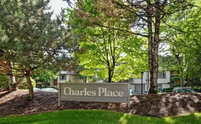 Wilmette, IL 60091,218 Charles Place