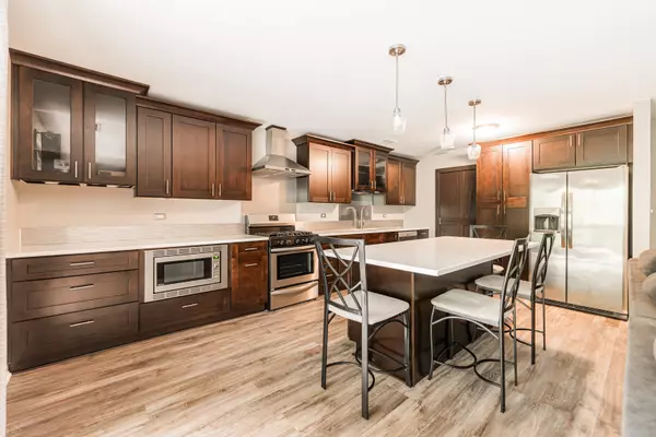 Western Springs, IL 60558,5806 Wolf Road #B4