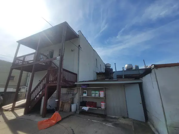 Waukegan, IL 60085,818 10th Street
