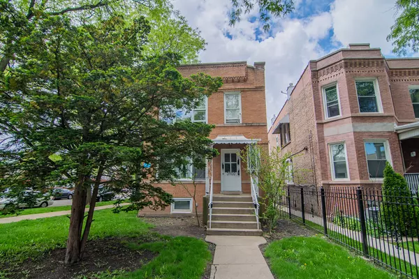 3900 N SAWYER Avenue, Chicago, IL 60618
