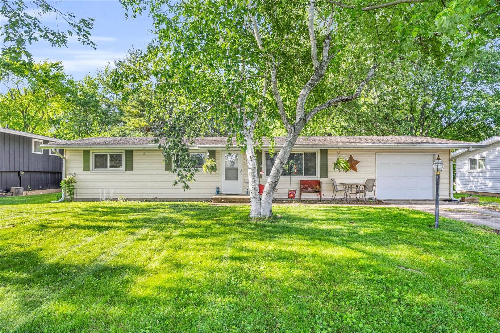 704 E LARMON Street,  Tolono,  IL 61880