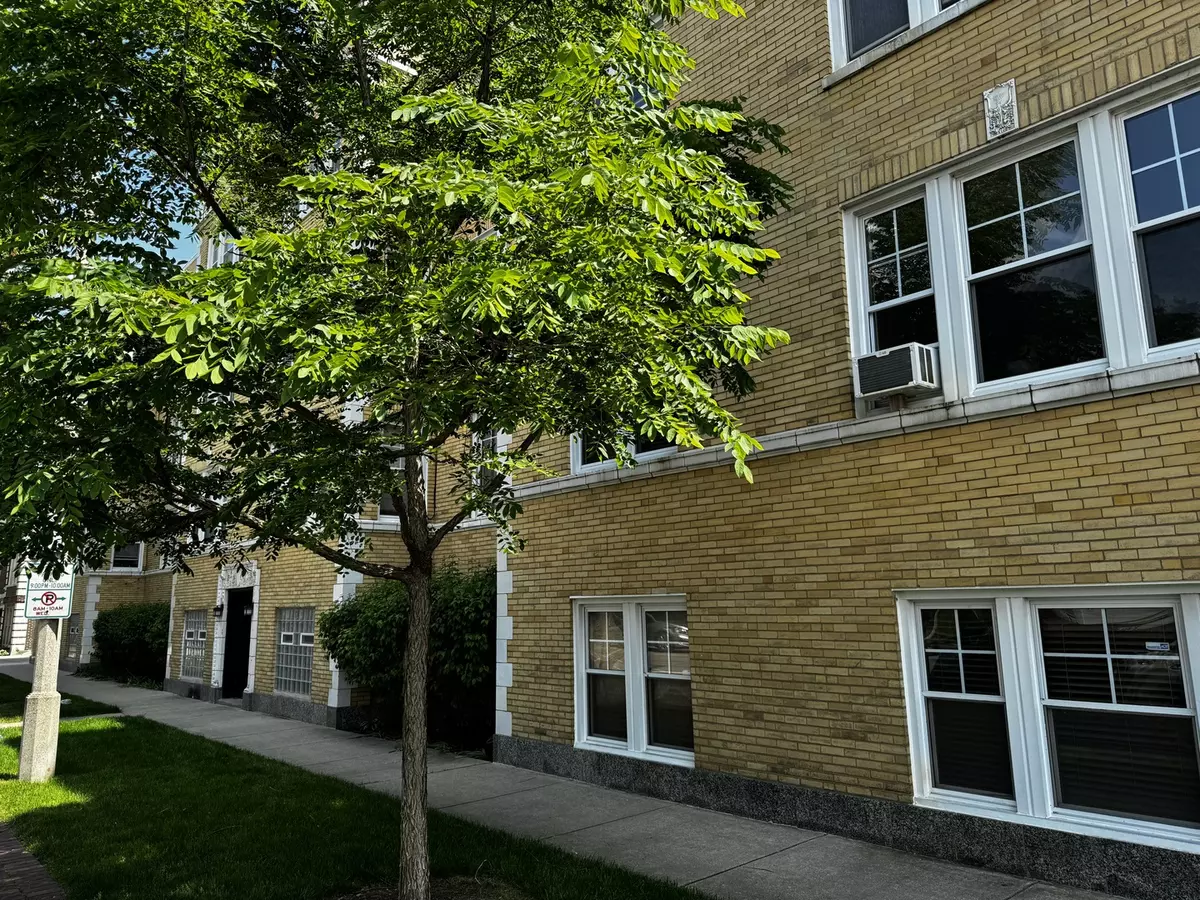 Oak Park, IL 60302,229 CHICAGO Avenue #1