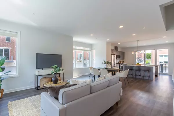 Northbrook, IL 60062,1251 Gateway Court