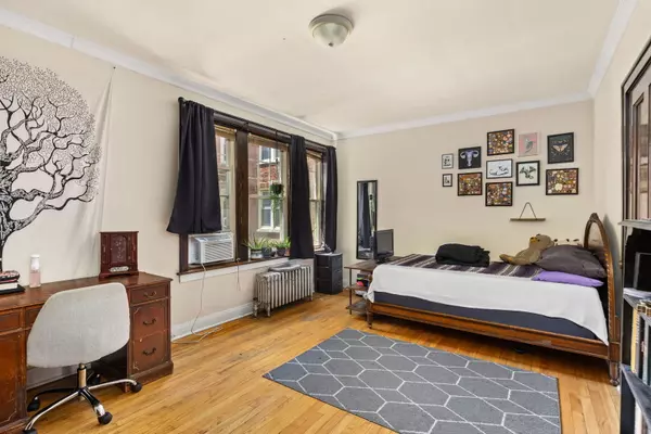 Chicago, IL 60641,4836 W Henderson Street #1B