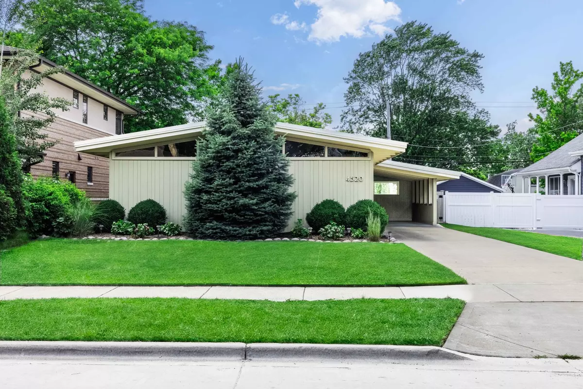 Western Springs, IL 60558,4520 Lawn Avenue