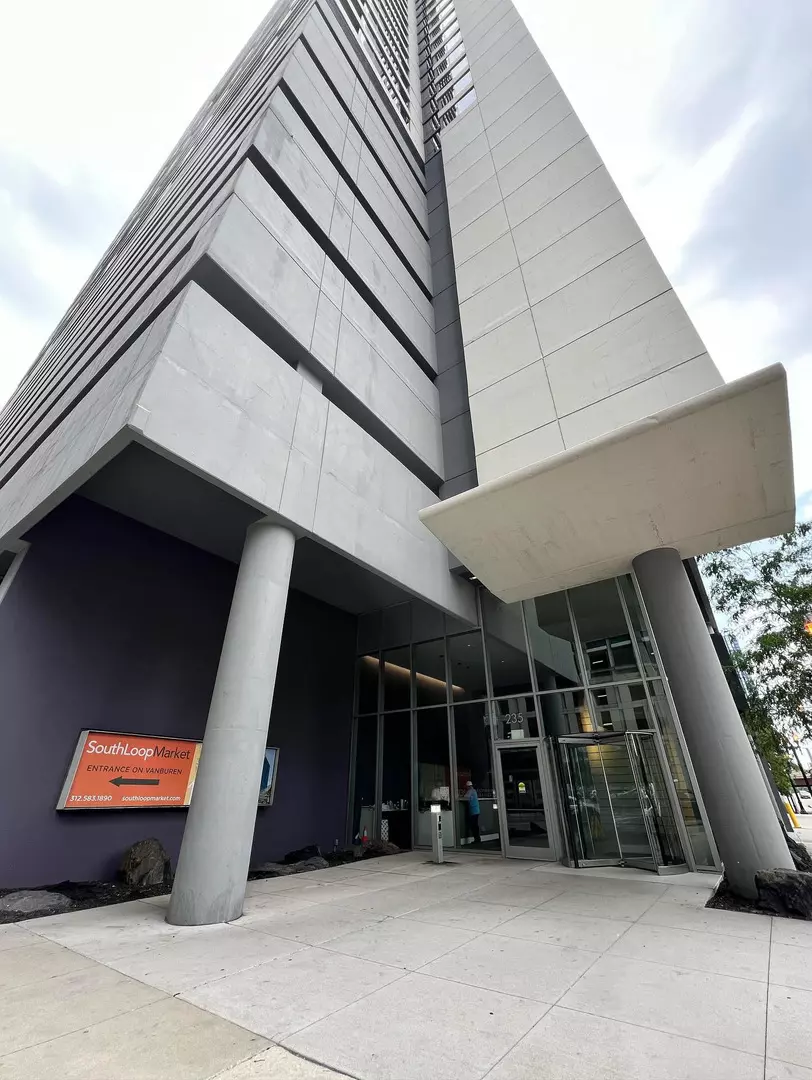 Chicago, IL 60607,235 W Van Buren Street #P446T