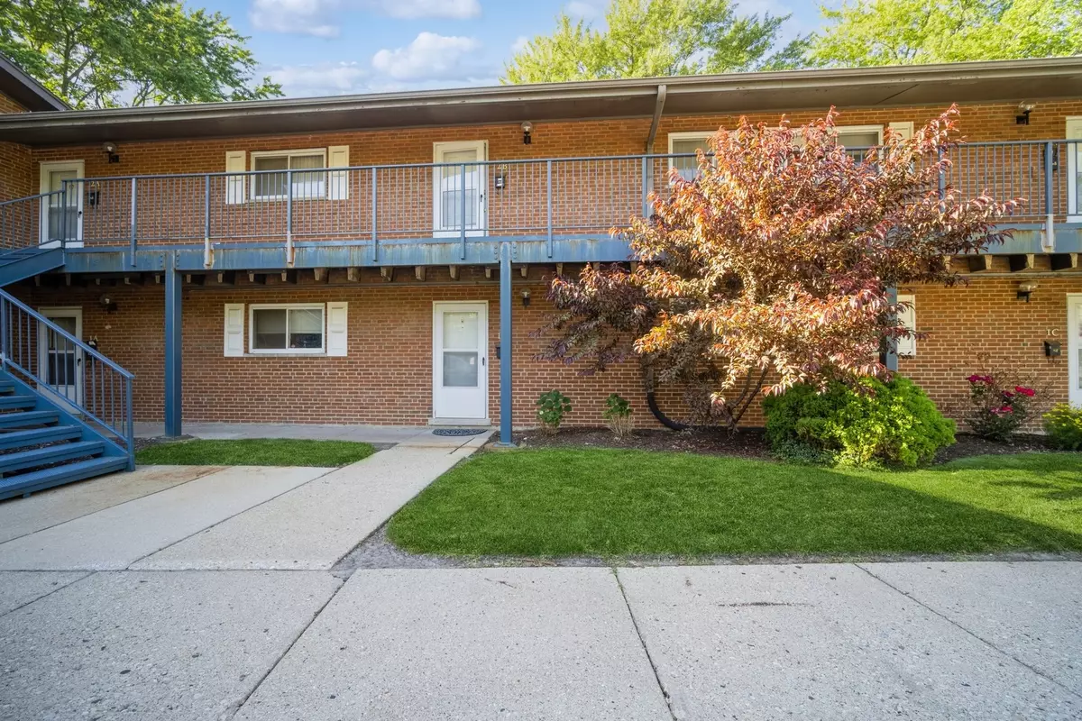 Mount Prospect, IL 60056,1810 W Hatherleigh Court #2B