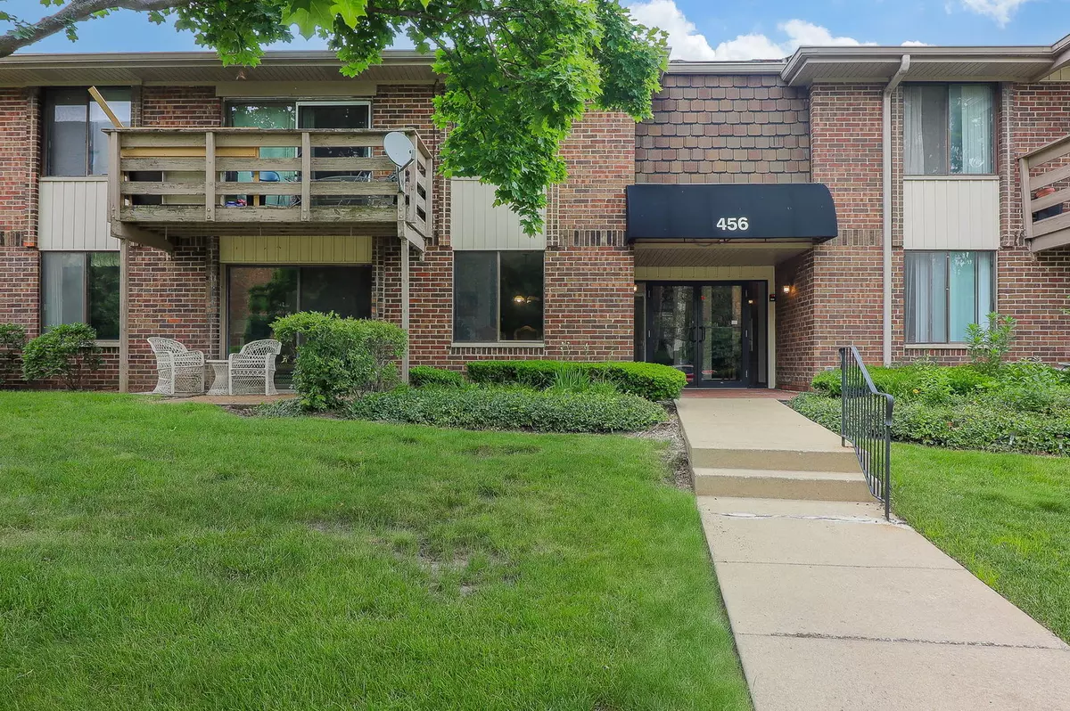 Glen Ellyn, IL 60137,456 Raintree Drive #1A