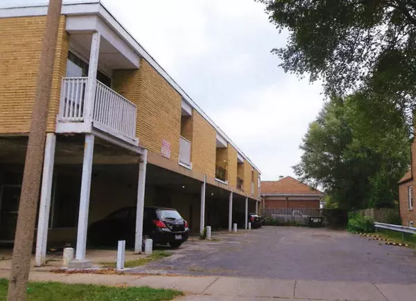8701 S Mozart Avenue #P-11, Evergreen Park, IL 60805