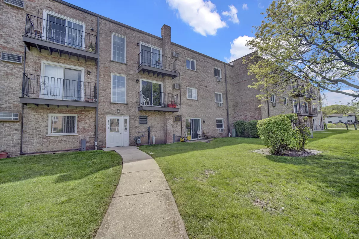 Carol Stream, IL 60188,167 Elk Street #167