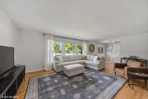 Arlington Heights, IL 60005,2315 S Cedar Glen Drive