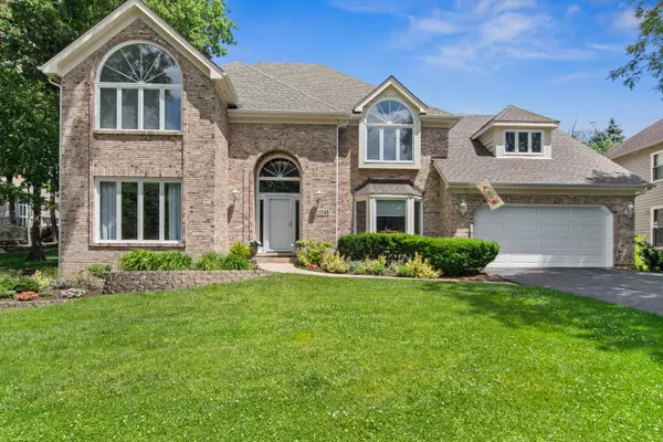 2240 River Woods Drive, Naperville, IL 60565