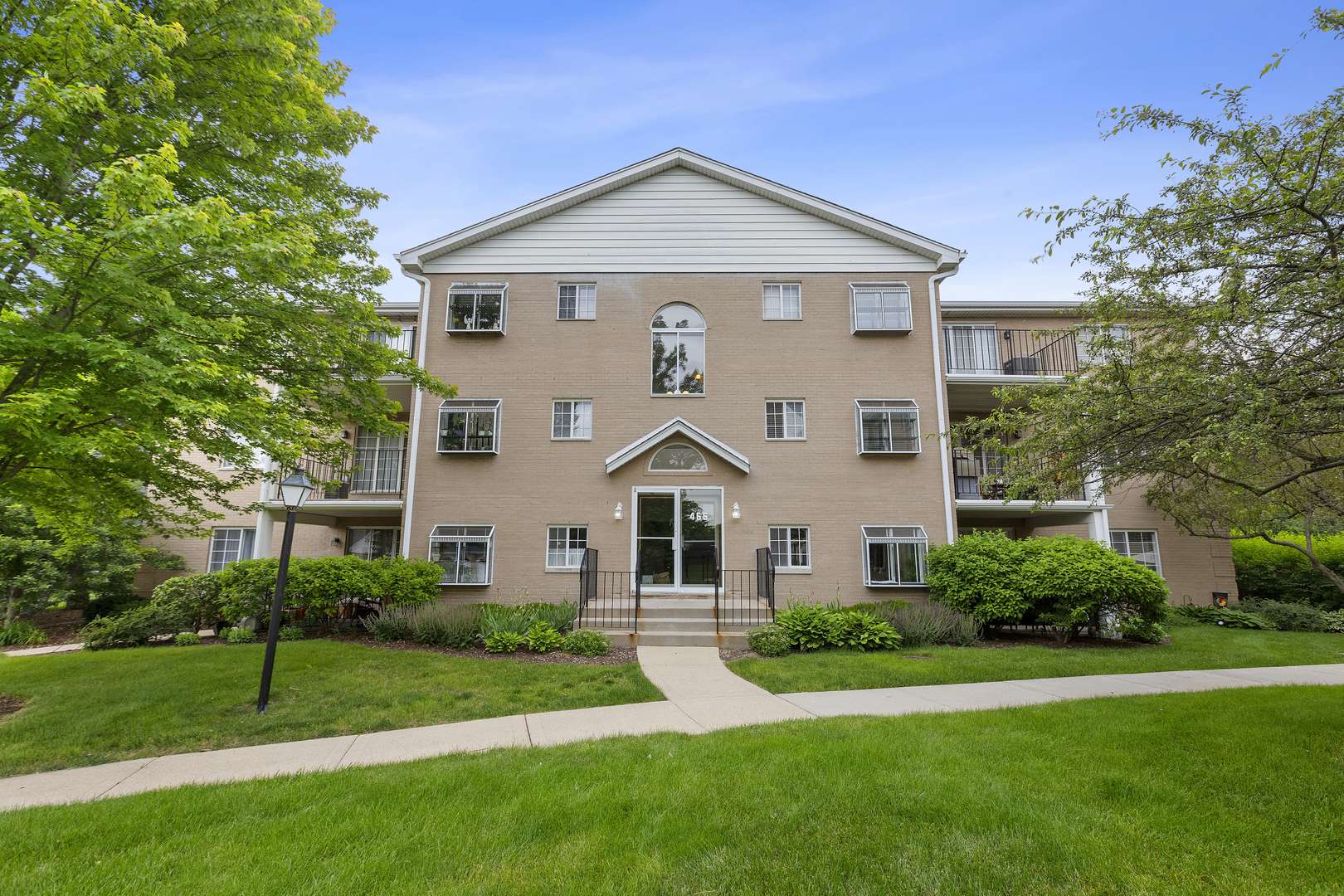 466 S PRESIDENT Street #203,  Carol Stream,  IL 60188