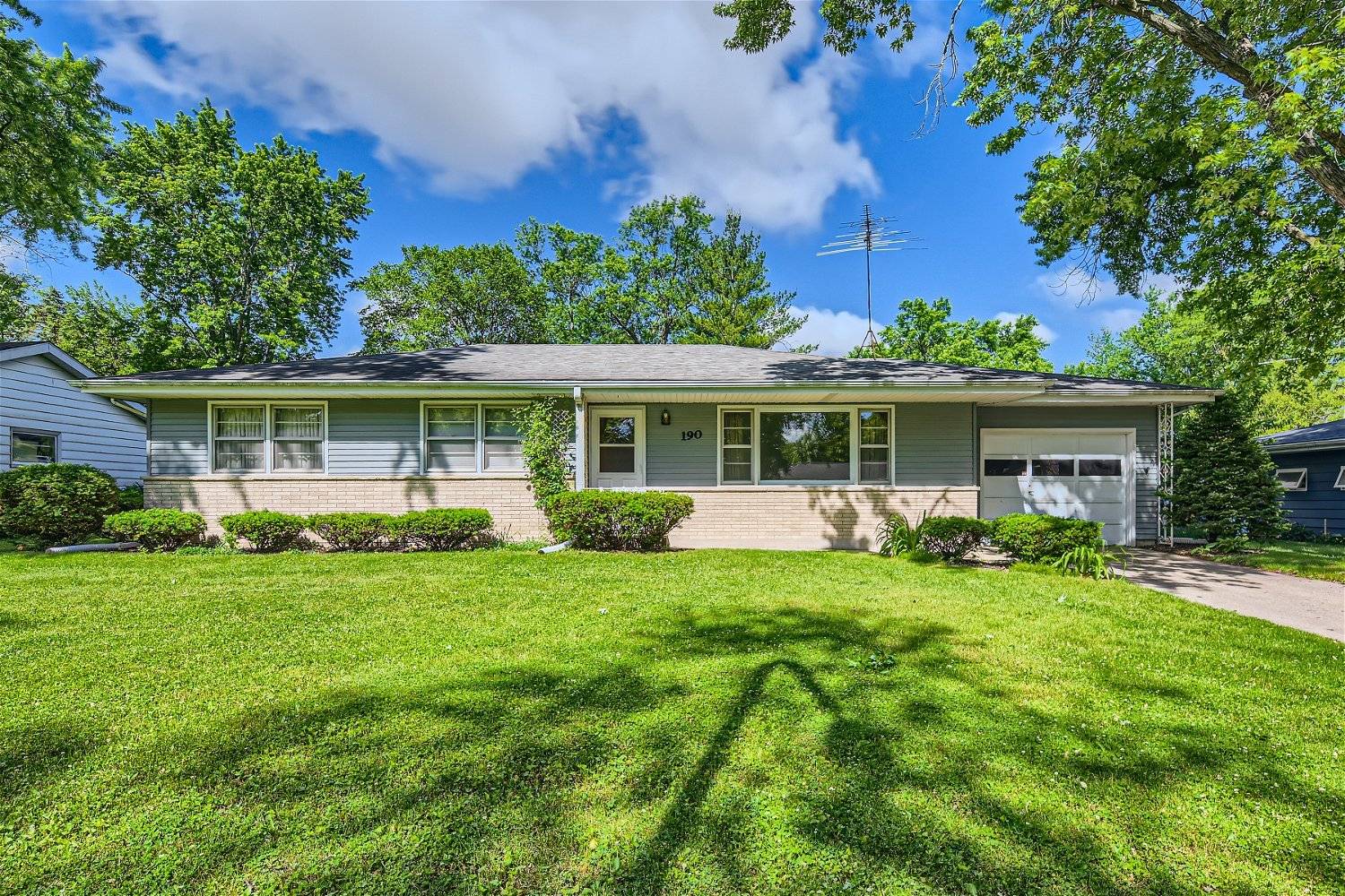 190 Maureen Drive, Elgin, IL 60123