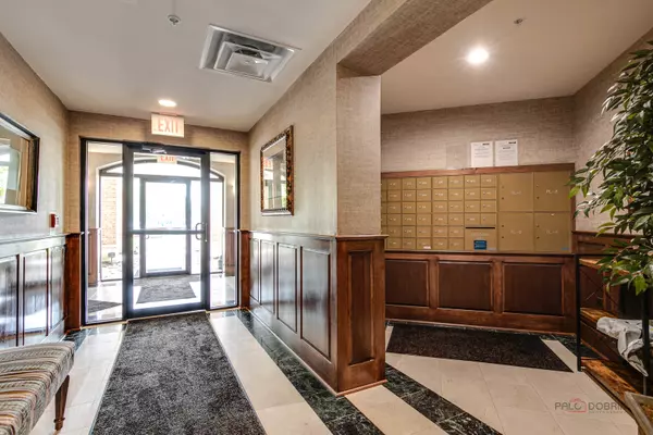 Northbrook, IL 60062,101 Pointe Drive #306