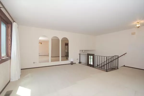 Lombard, IL 60148,1065 Beverly Court