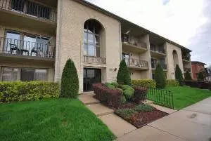 Chicago Ridge, IL 60415,10538 Central Avenue #3N