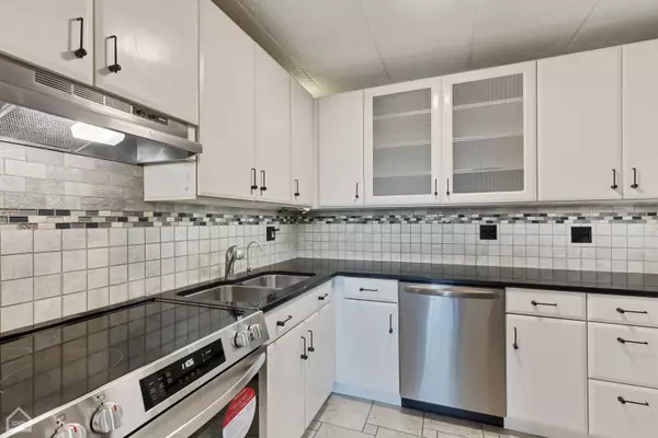 Niles, IL 60714,9074 W Terrace Drive #3I