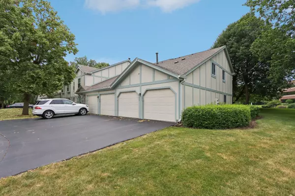 Buffalo Grove, IL 60089,203 Blossom Court