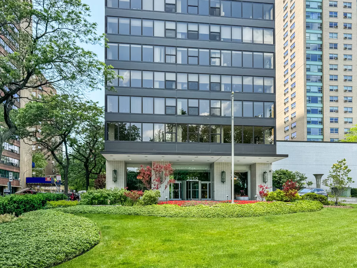 Chicago, IL 60657,3150 N Lake Shore Drive #33C